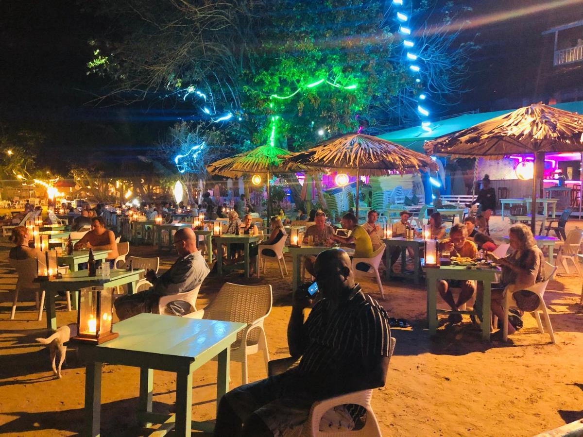 Surf Bar Mirissa Hotel Eksteriør billede